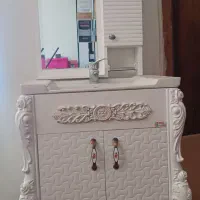 روشویی همراه با آیینه