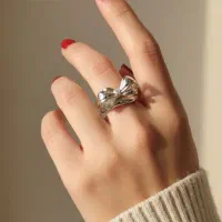 گوشواره و انگشتر