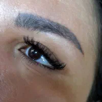 مدل برای کاشت مژه