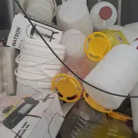 تعدای زیاد دبه و سطل جایی پنیر سالم|ظروف نگهدارنده، پلاستیکی، یک‌بارمصرف|خرم‌آباد, |دیوار