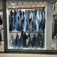 فروشنده ماهر پوشاک در تربیت پاساژ پردیس و زمرد