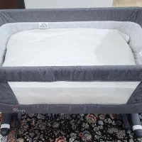 تخت کنار مادر زویه