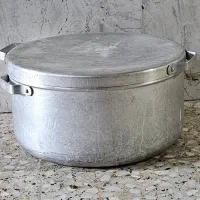 قابلمه روحی بزرگ و شعله|ظروف پخت‌وپز|نور, |دیوار