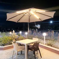 چتر و میز صندلی