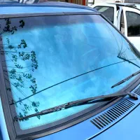 نصب حرفه ای شیشه دودی خودرو سرامیکی و نانو سرامیکی