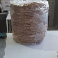 خانم جهت پخت نان و بسته بندی