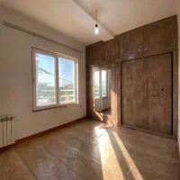 واحد ۸۵ متری واقع در جاده قلعه گردن