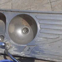 سینک و ساعت دیواری