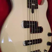 گیتار بیس یاماها