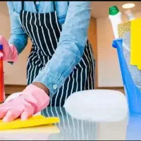 خانم برای نظافت منزل