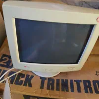 مانیتور و دستگاه پرینتر