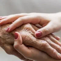 سرایدار یک خانم ۸۰ ساله