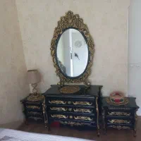 تخت با تشک ومیز اینه چوب راش