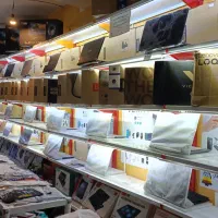 فروشگاه لپ تاپ و کامپیوتر ارشادی