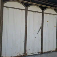 درب حیات یا پارکینگ هم نفرو هست هم پارکینگ