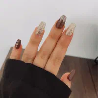 کاشت ناخن و مژه با بهترین قیمت