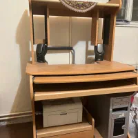 میز تحریر و کامپوتر