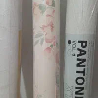 تعدادی رول کاغذ دیواری