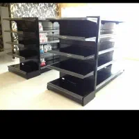 محیطی دل انگیز و شیک با قفسه های مدرن