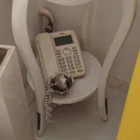 میز تلفن کنار سالنی