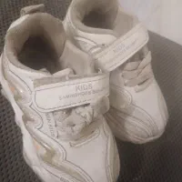 صندل و کتونی تمیز و سالم