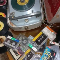 فروش گرامافون با صفحه|کلکسیون اشیاء عتیقه|قزوین, |دیوار