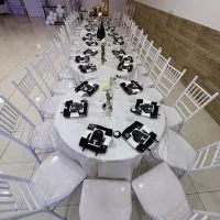 باغ و سالن پذیرایی سوین