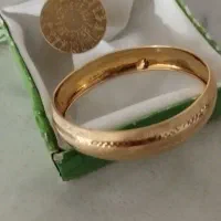 تک دست و مدال طلا