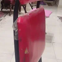 دوتا صندلی مسافرتی وصندلی آبی کودک وآباژورایستاده