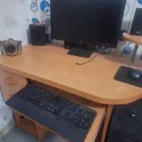 فروش یک عدد میز کامپیوتر تمیز و مرتب جنس ام دی آف