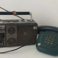 ظبط و رادیو قدیمی و تلفن