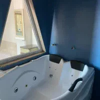 تک خواب جکوزی دونفره تراس رو به دریا|اجارهٔ کوتاهمدت آپارتمان و سوئیت|بندر انزلی, دهکده ساحلی|دیوار