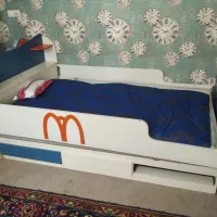 تخت و میز تحریر