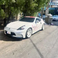 راننده همراه با خودرو لوکس