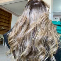 ارایشگاه و اموزشگاه زنانه