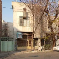 203 متر خانه ویلایی سنددار همراه با 2 مغازه