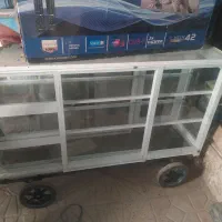 ویترین چرخ دار