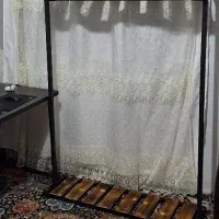 رگال با قفسه های چوبی