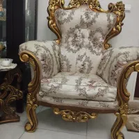 مبل 9 نفره تمیز با سه تا میز