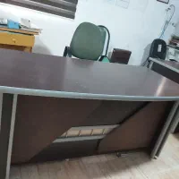 میز مدیریت ۱ عدد و ۳ عدد کارمندی