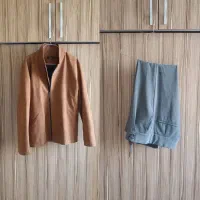 کت اسپورت ، شلوار پارچه ای انگلیسی با پیراهن سفید