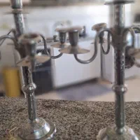 یک جفت شمعدان فلزی