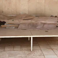 تخت آهنی با نئوپان