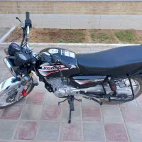 موتور سیکلت پیشرو ۲۰۰ طرح باکسر