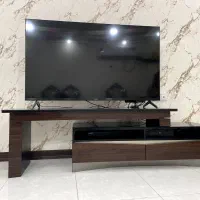 میزتلویزیون منحنی شیشه و چوب