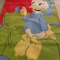 دو عدد فرش تمیز و یک موکت مارک ظریف