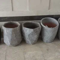 ۵ عدد گلدان بزرگ سفالی به رنگ طوسی کاملا سالم