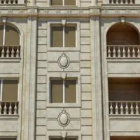 یک کارگر زنگ برای نما کاری نیاز مندم