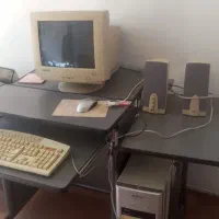 کامپیوتر به همراه میز|رایانه رومیزی|کرمان, |دیوار