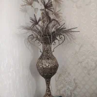 گلدان برنز همراه با گلهای زیبای قابل شستشو|صنایع دستی و سایر لوازم تزئینی|تهران, یاخجی آباد|دیوار